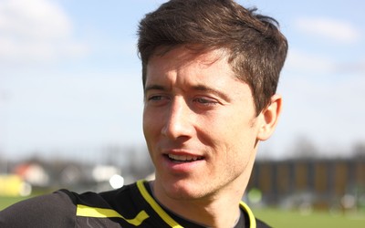 明博电竞焦点-久保建英抢点破门机敏十足