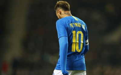 明博电竞热评-内马尔和姆巴佩更衣室关系实锤